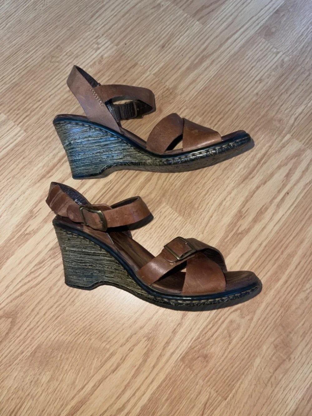 Born Brown Leather Buckle Strap Woodgrain Wedge Heel Size 6